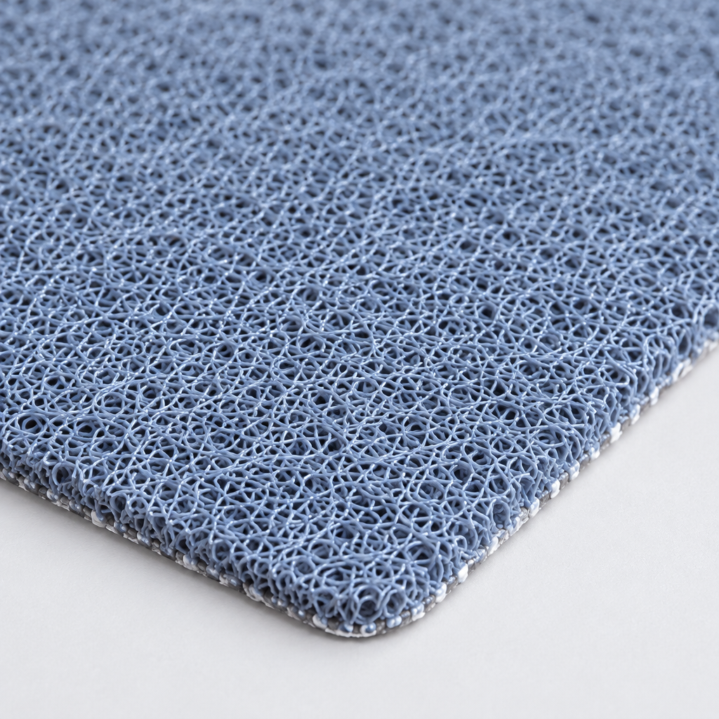 Close-up detail of the wire ring loop texture on the bathroom mat